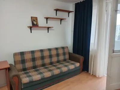 inchiriere garsoniera Sector 6 București zonă de zi cu masă